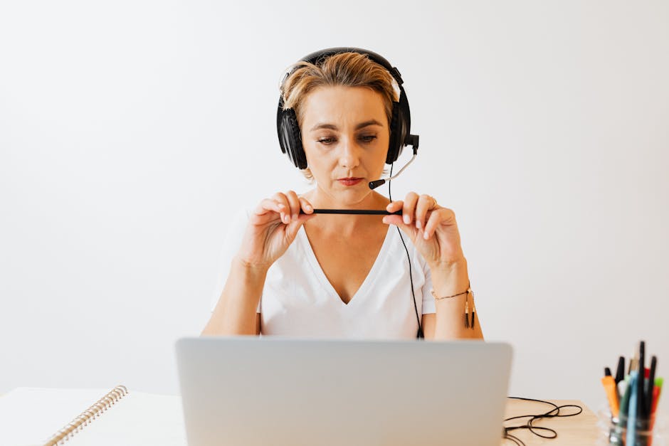 How to Become a Virtual Assistant After 50: Skills, Tools, and Clients