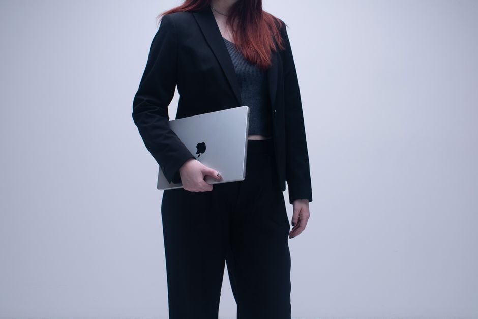 The Skills AI Won’t Replace in Your Industry: A Role-by-Role Guide for Mid-Career Professionals