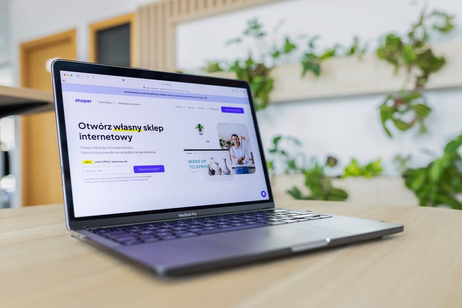 Best E-Commerce Platforms for Selling Digital Products as a Side Business: Shopify and Its Alternatives Compared